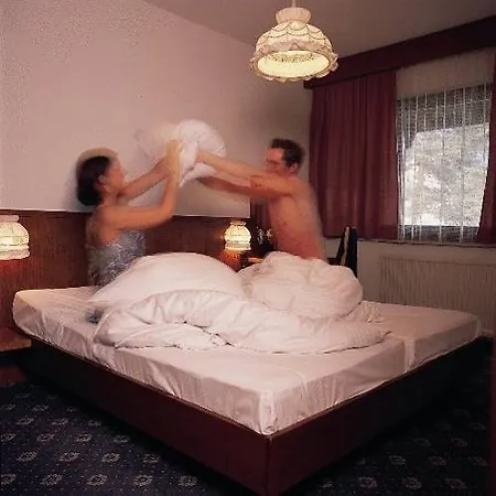 아파트 Appartementhotel Am Roemerweg 3*
